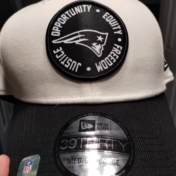 M / L New England Patriots New Era 3930 Flex Hat INSPIRE CHANGE Freedom Black - Picture 6 of 6